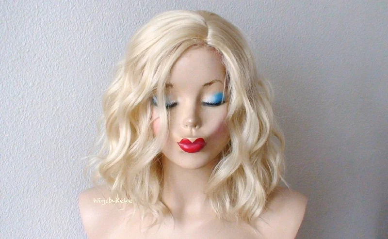 16"" Lace Front - Lace part Blonde Short Wavy Hair Wig.