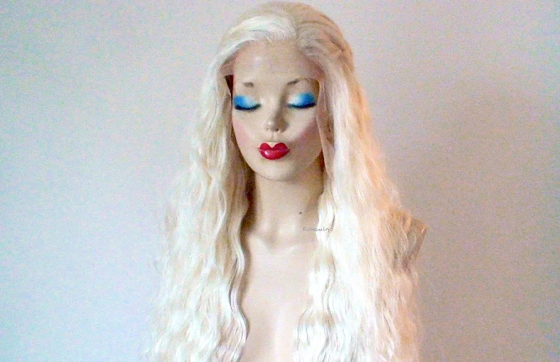 28"" Lace Front Platinum Blonde Long Wave hairstyle Wig.