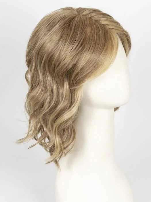 RL13/88 | Golden Pecan: Neutral Medium Blonde With Pale Honey Blonde Highlights